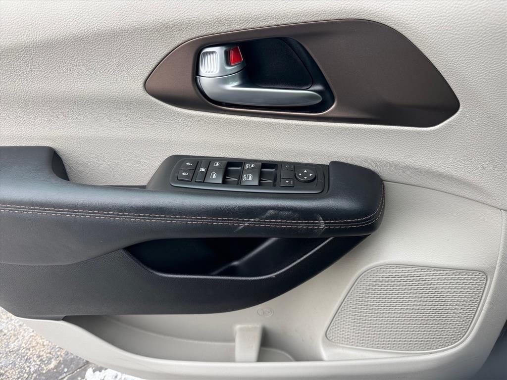 used 2017 Chrysler Pacifica car, priced at $10,900