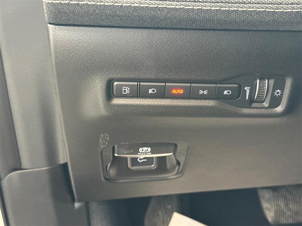 new 2026 Jeep Cherokee car, priced at $39,995