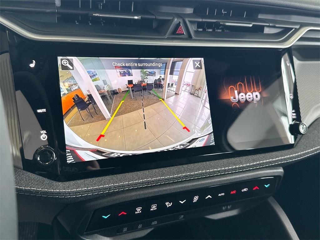 new 2026 Jeep Cherokee car, priced at $39,995