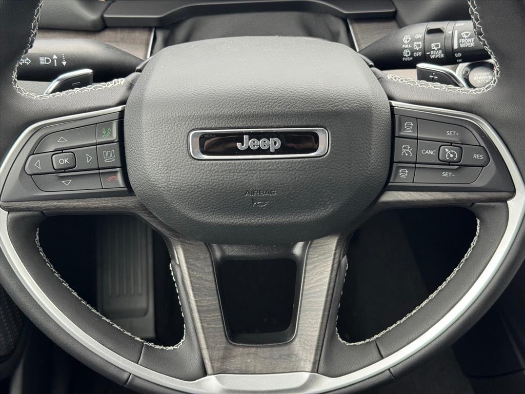 new 2025 Jeep Grand Cherokee car, priced at $47,995