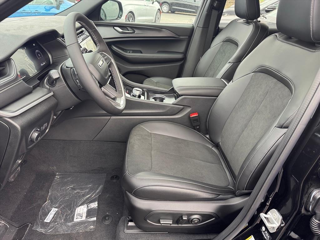 new 2025 Jeep Grand Cherokee L car, priced at $43,776