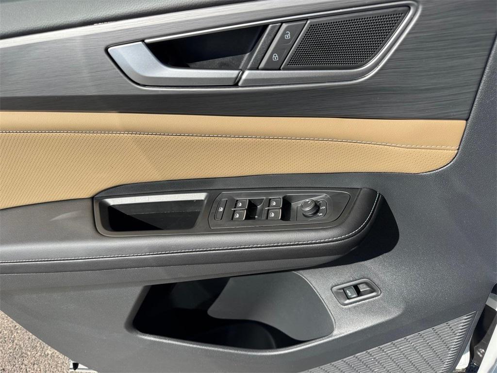 new 2026 Volkswagen Atlas Cross Sport car, priced at $44,408