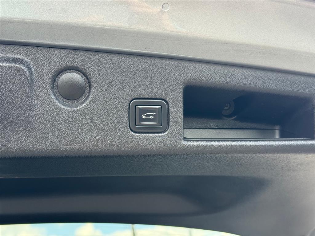 used 2023 Chevrolet Equinox car, priced at $20,500