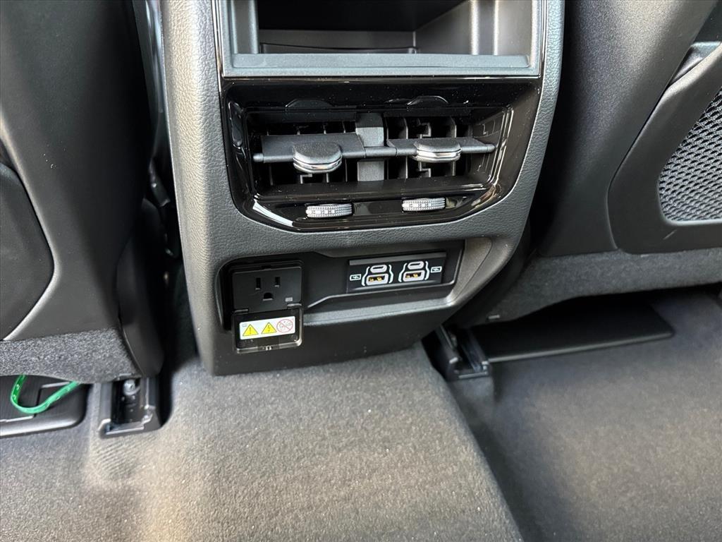 new 2025 Jeep Grand Cherokee car, priced at $44,180