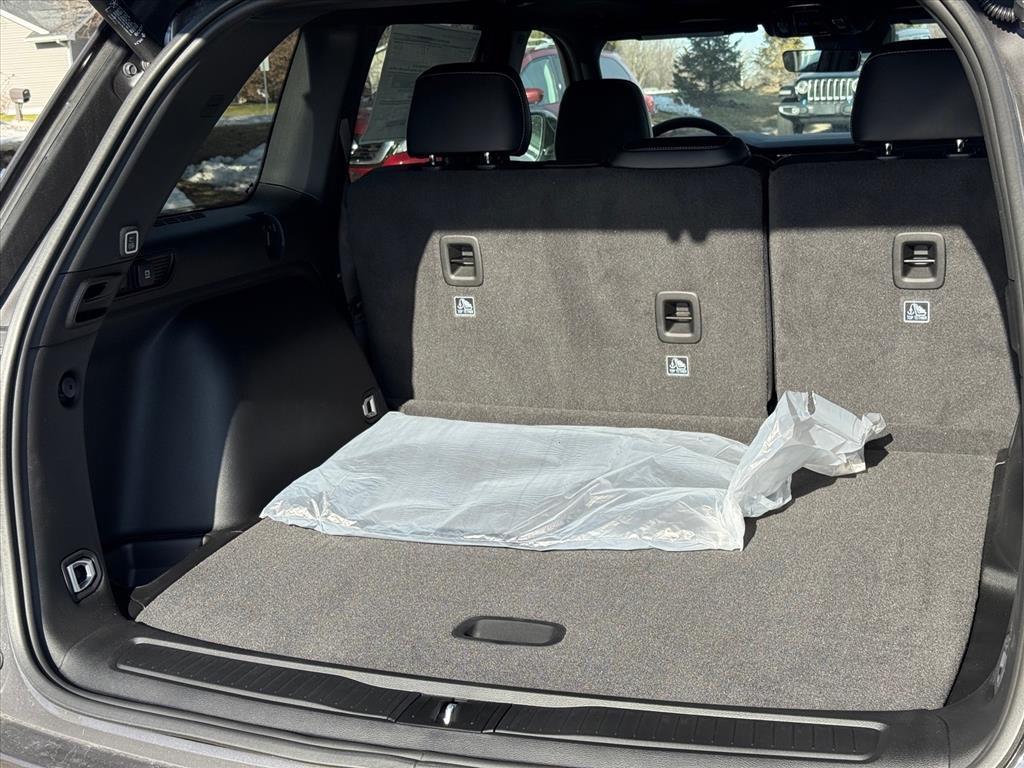 new 2025 Jeep Grand Cherokee car, priced at $44,180