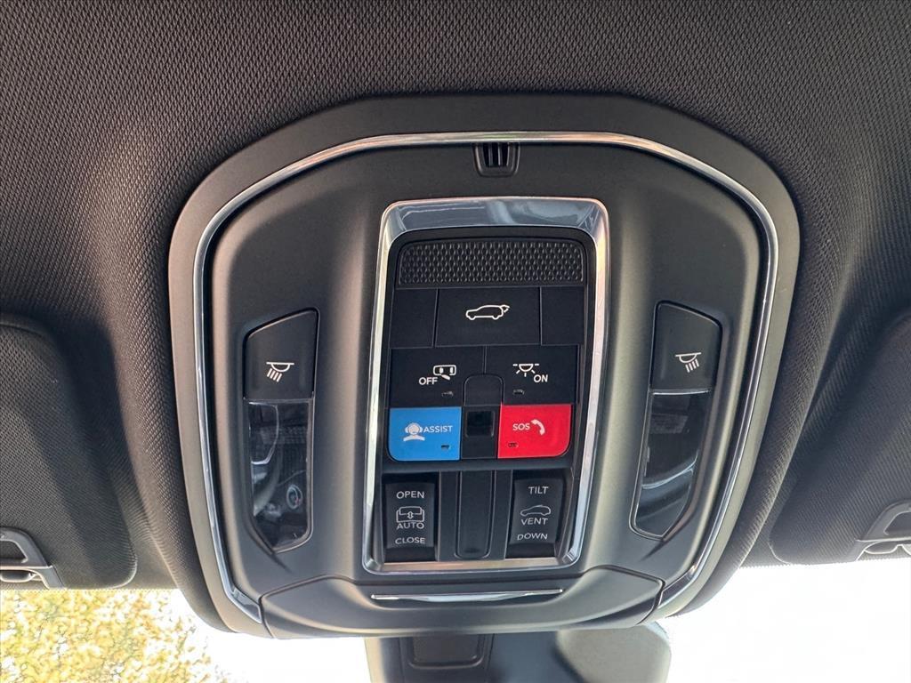 new 2025 Jeep Grand Cherokee car, priced at $44,180