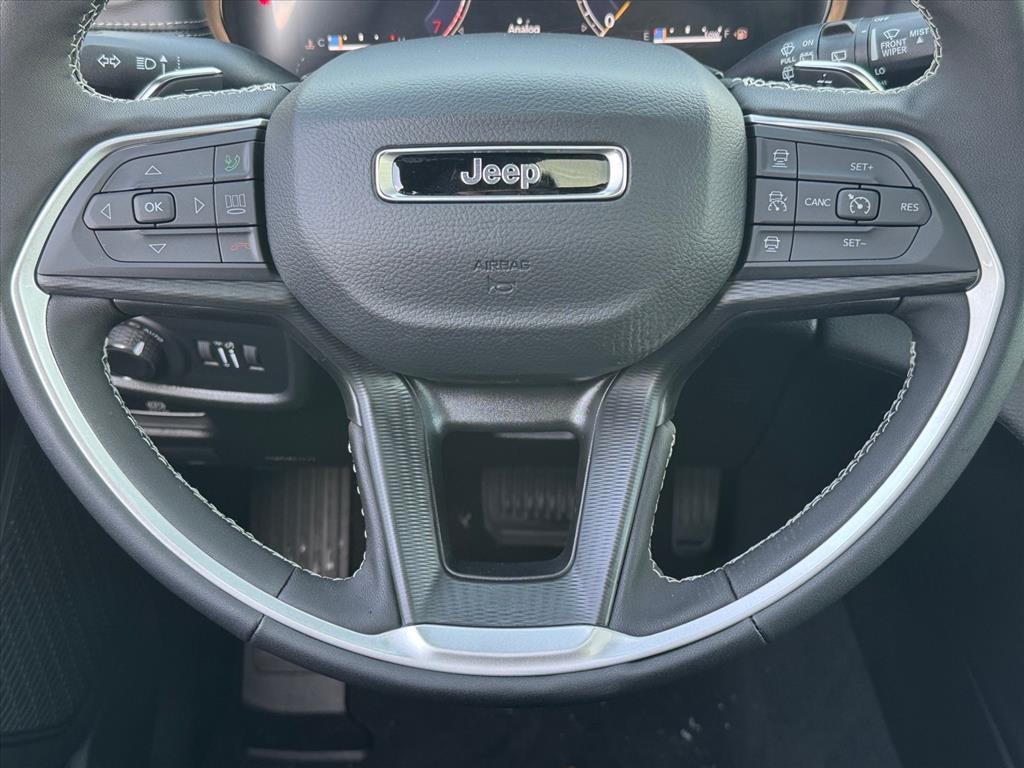 new 2025 Jeep Grand Cherokee car, priced at $44,180