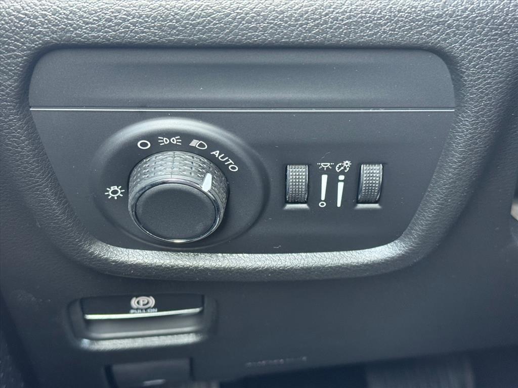 new 2025 Jeep Grand Cherokee car, priced at $44,180