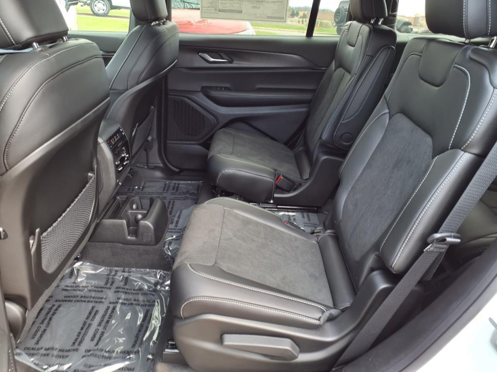 new 2025 Jeep Grand Cherokee L car, priced at $41,123