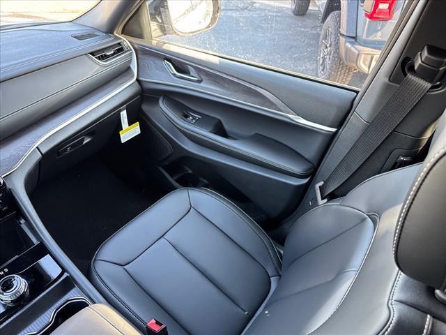 new 2025 Jeep Grand Cherokee L car, priced at $44,495