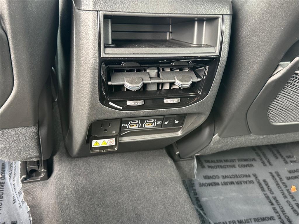 new 2025 Jeep Grand Cherokee car, priced at $47,995