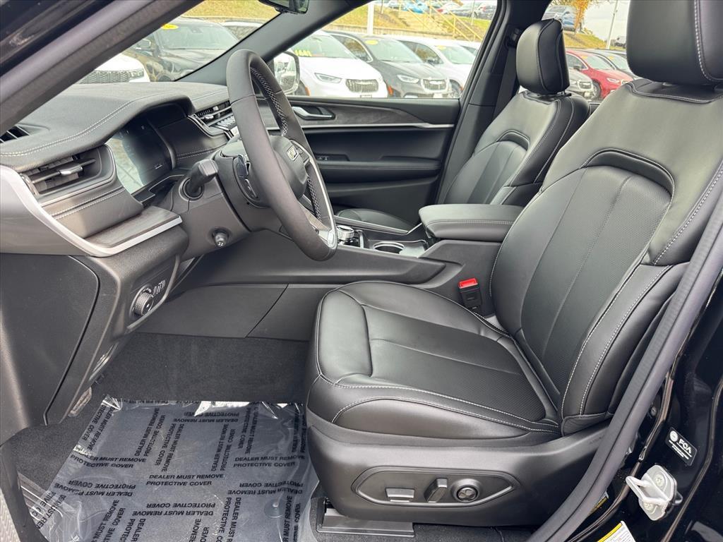 new 2025 Jeep Grand Cherokee car, priced at $47,995