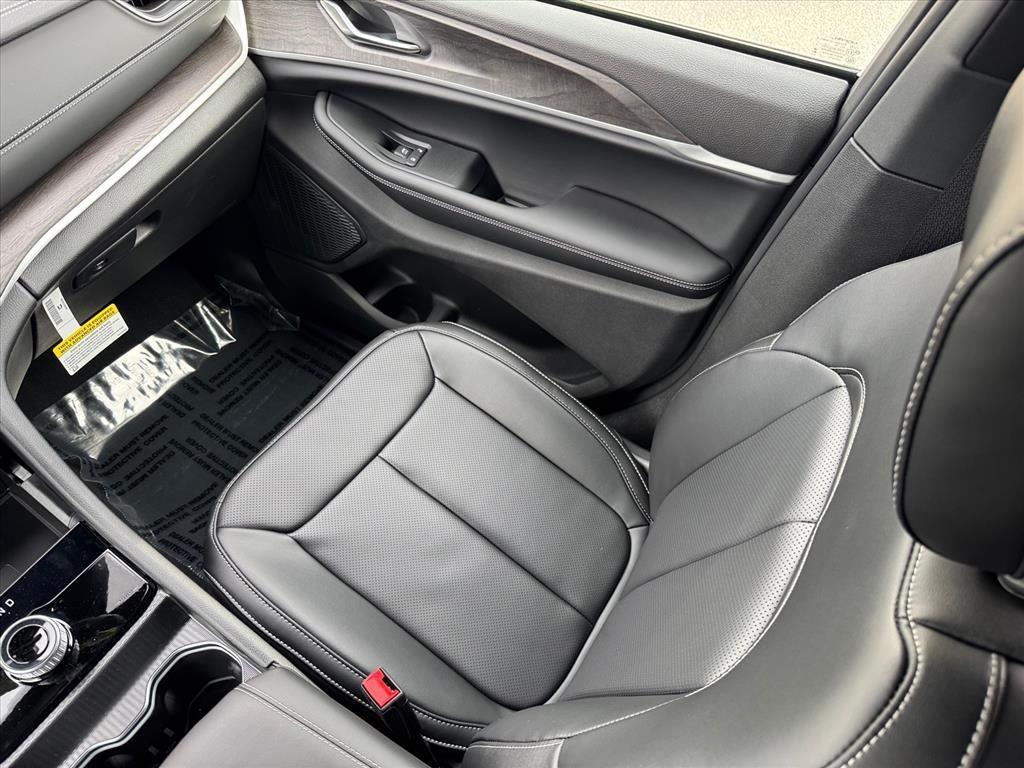 new 2025 Jeep Grand Cherokee car, priced at $47,995