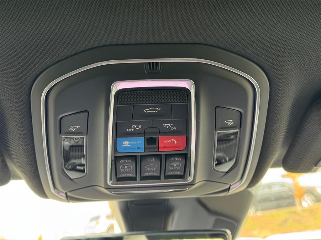 new 2025 Jeep Grand Cherokee car, priced at $47,995