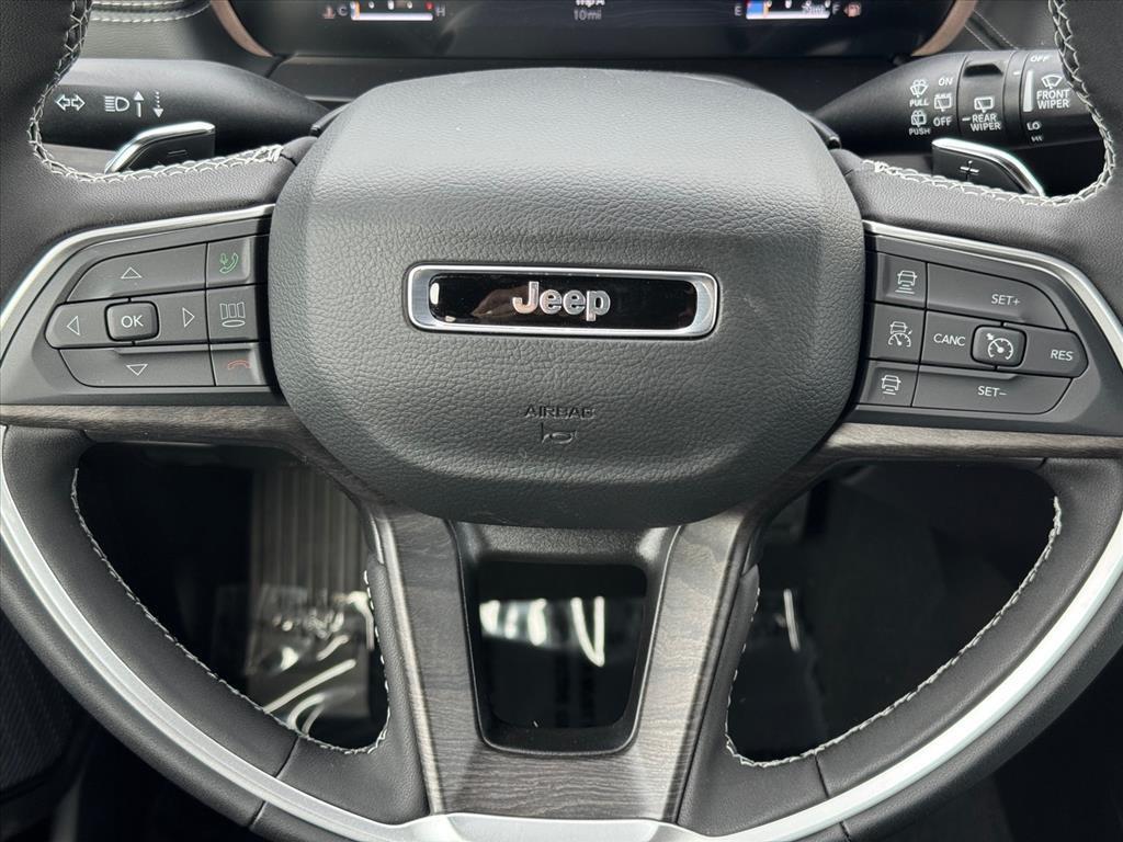 new 2025 Jeep Grand Cherokee car, priced at $47,995