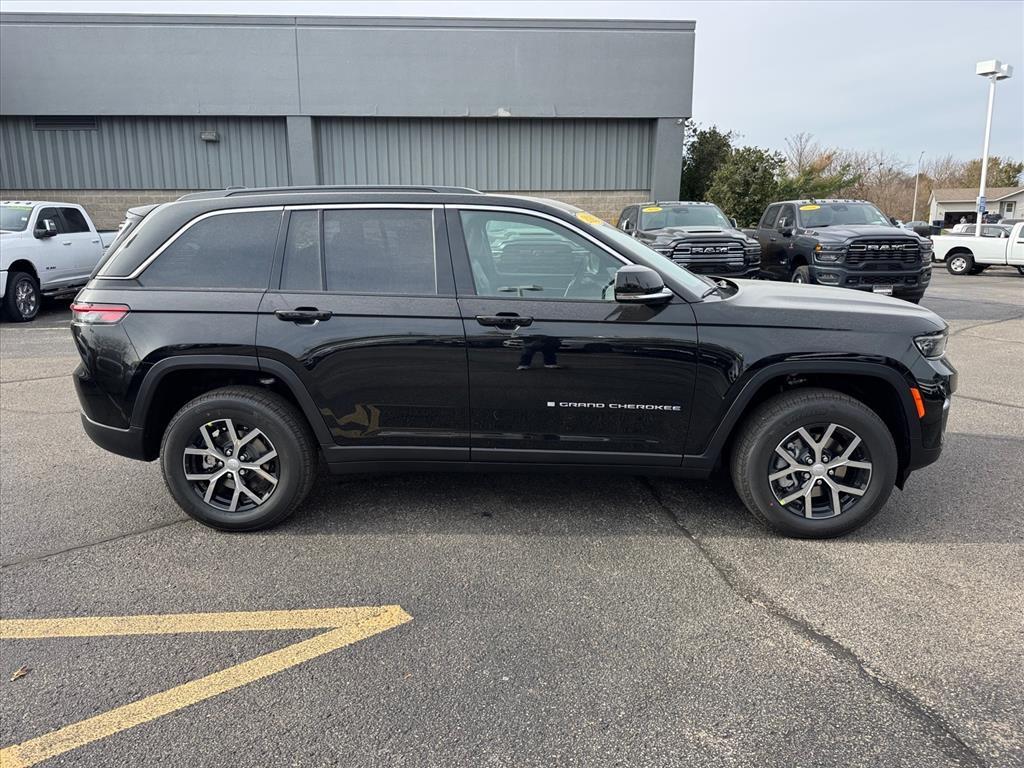 new 2025 Jeep Grand Cherokee car, priced at $47,995