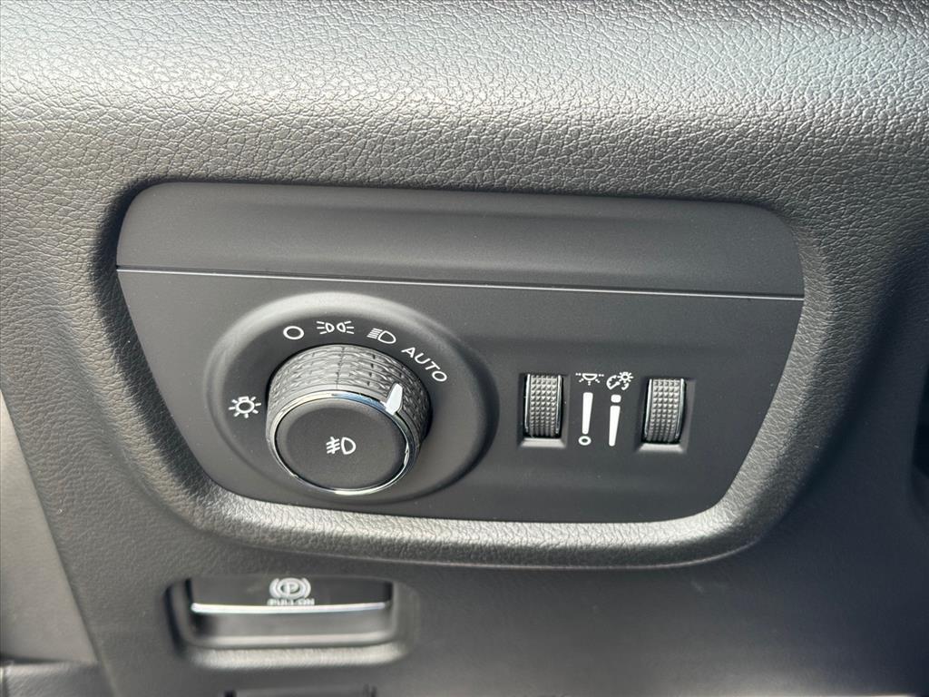 new 2025 Jeep Grand Cherokee car, priced at $47,995