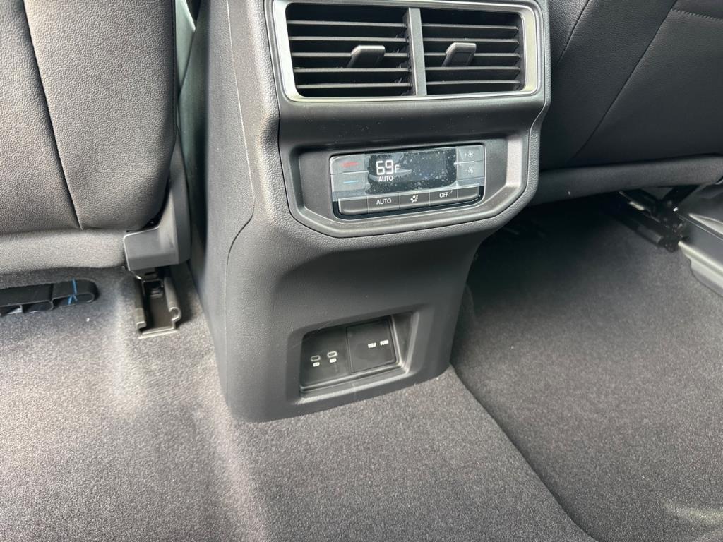 new 2026 Volkswagen Atlas car, priced at $44,373