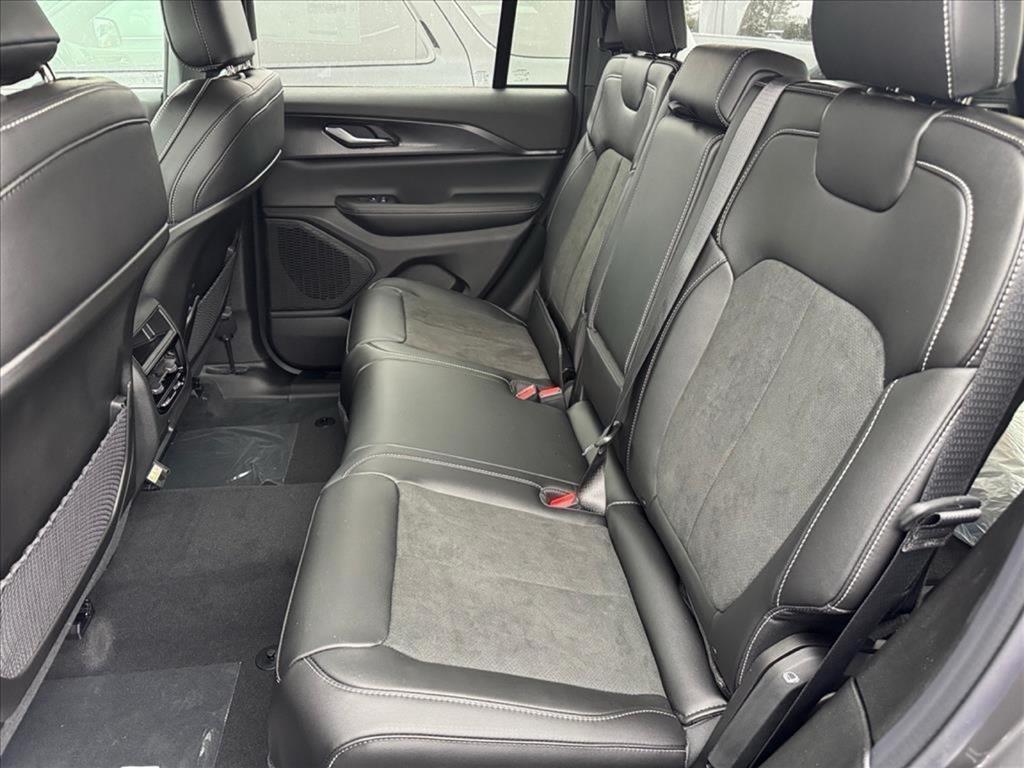 new 2025 Jeep Grand Cherokee car, priced at $43,873