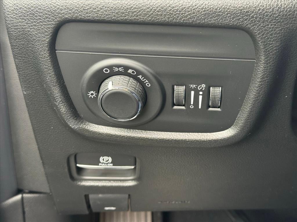 new 2025 Jeep Grand Cherokee car, priced at $43,873