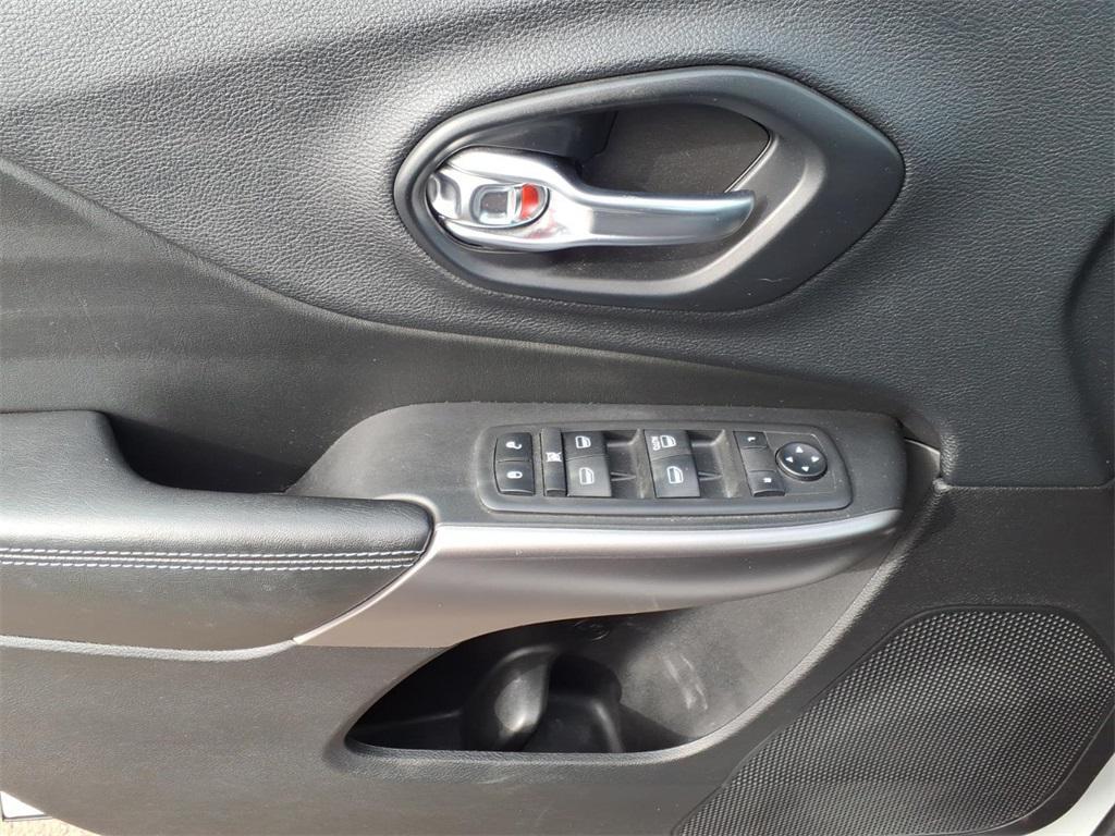 used 2019 Jeep Cherokee car, priced at $14,995