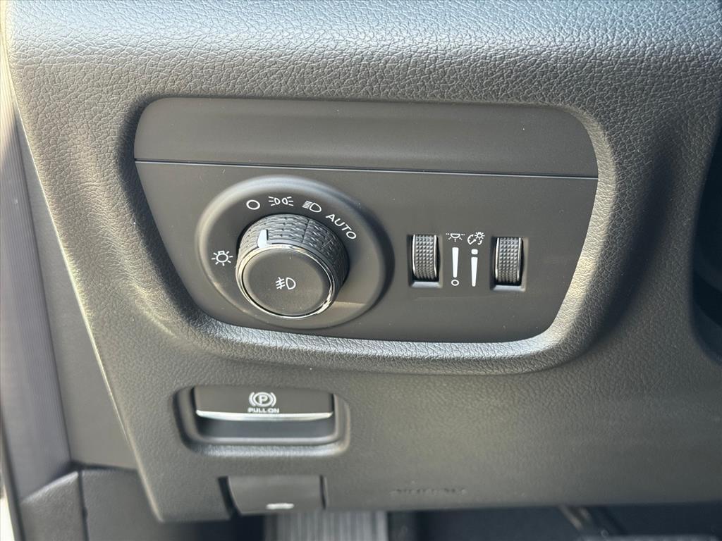 new 2025 Jeep Grand Cherokee car, priced at $56,488