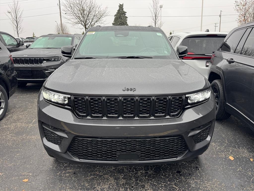 new 2025 Jeep Grand Cherokee car, priced at $44,180