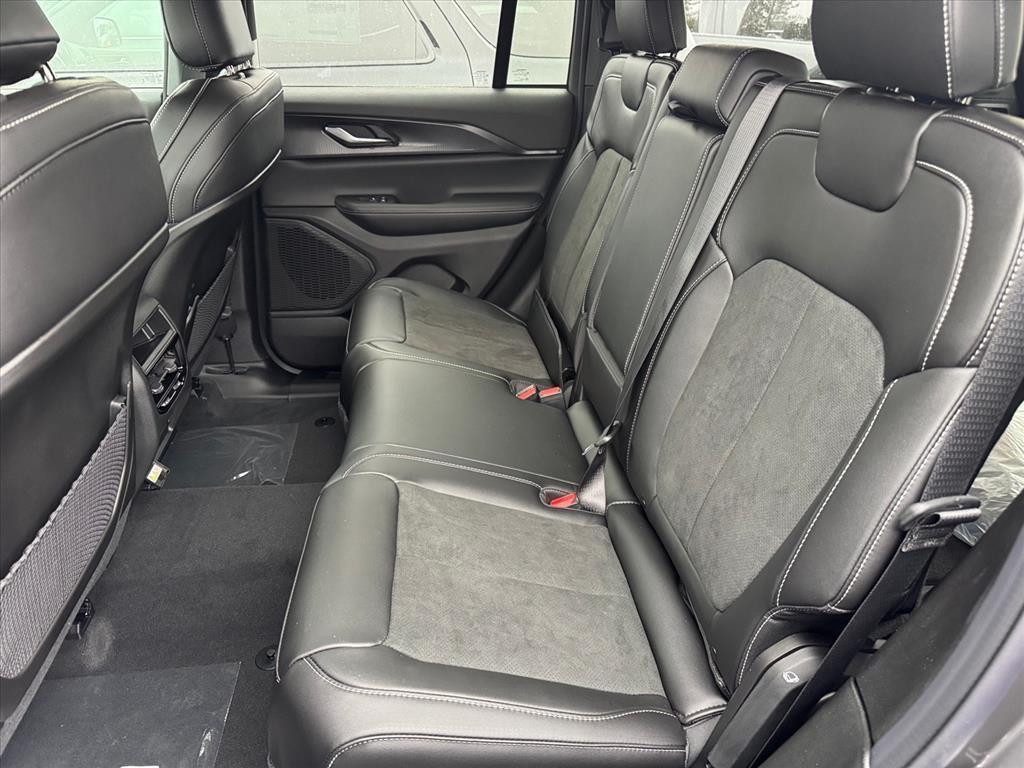new 2025 Jeep Grand Cherokee car, priced at $44,180