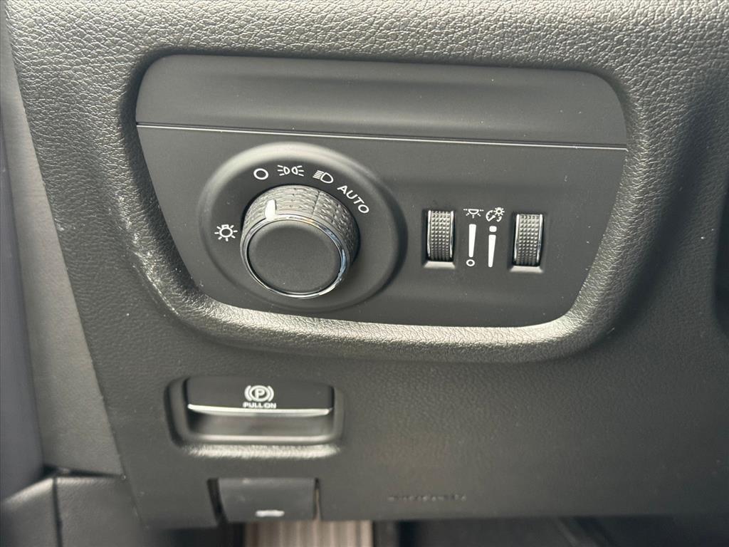 new 2025 Jeep Grand Cherokee car, priced at $44,180