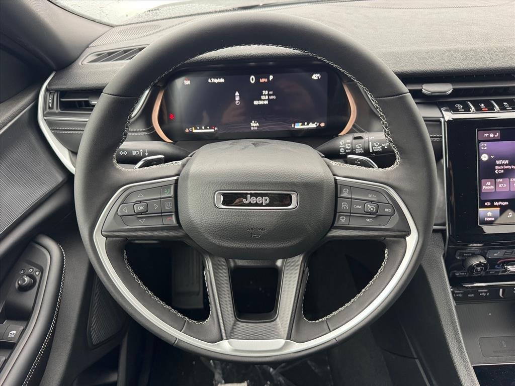 new 2025 Jeep Grand Cherokee car, priced at $44,180