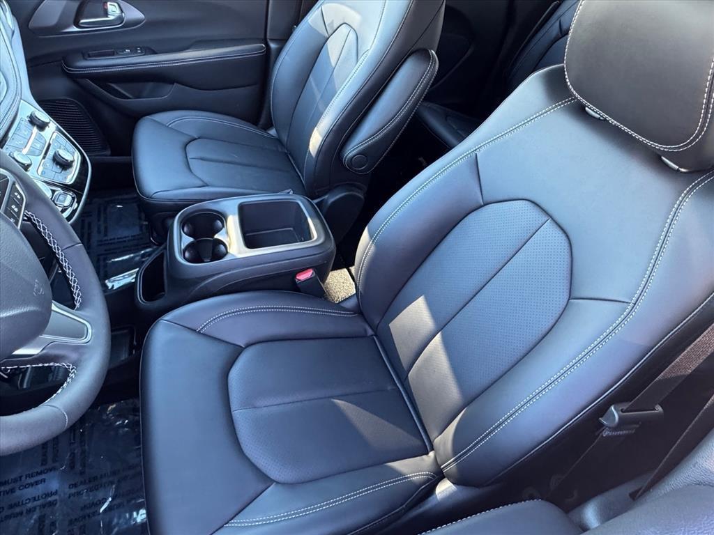 new 2026 Chrysler Pacifica car, priced at $39,783
