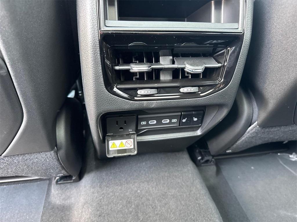 new 2026 Jeep Grand Cherokee car, priced at $49,911