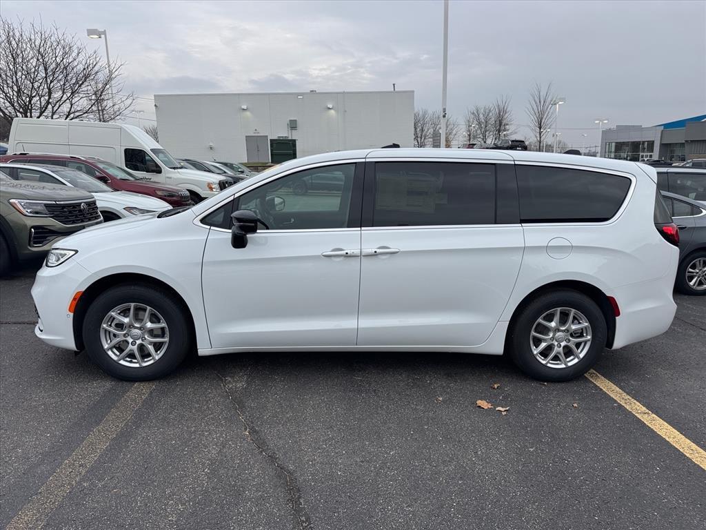 new 2026 Chrysler Pacifica car, priced at $40,418