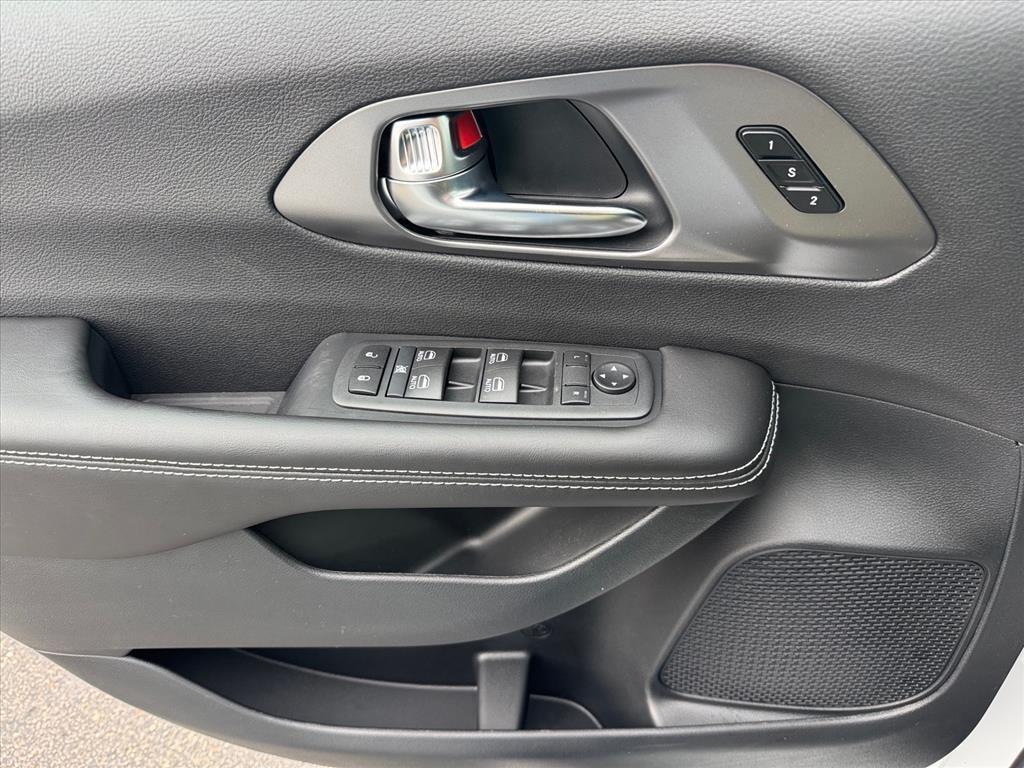 new 2026 Chrysler Pacifica car, priced at $40,418