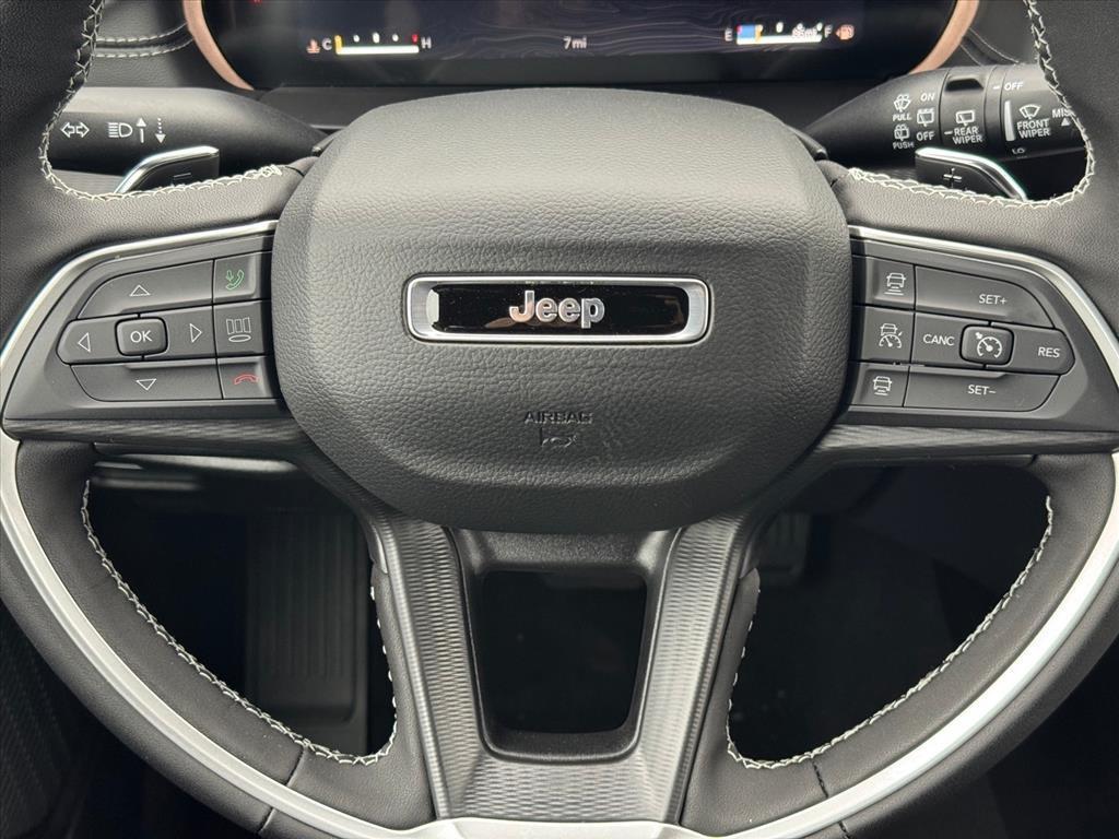 new 2025 Jeep Grand Cherokee car, priced at $44,180