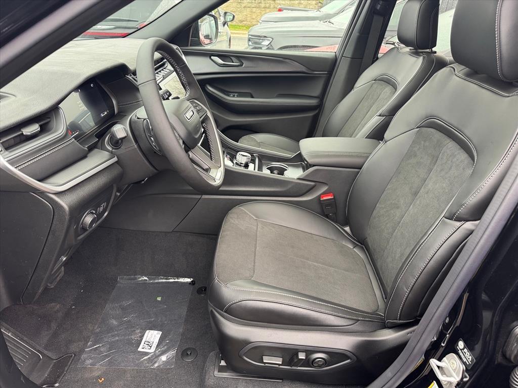 new 2025 Jeep Grand Cherokee car, priced at $44,180