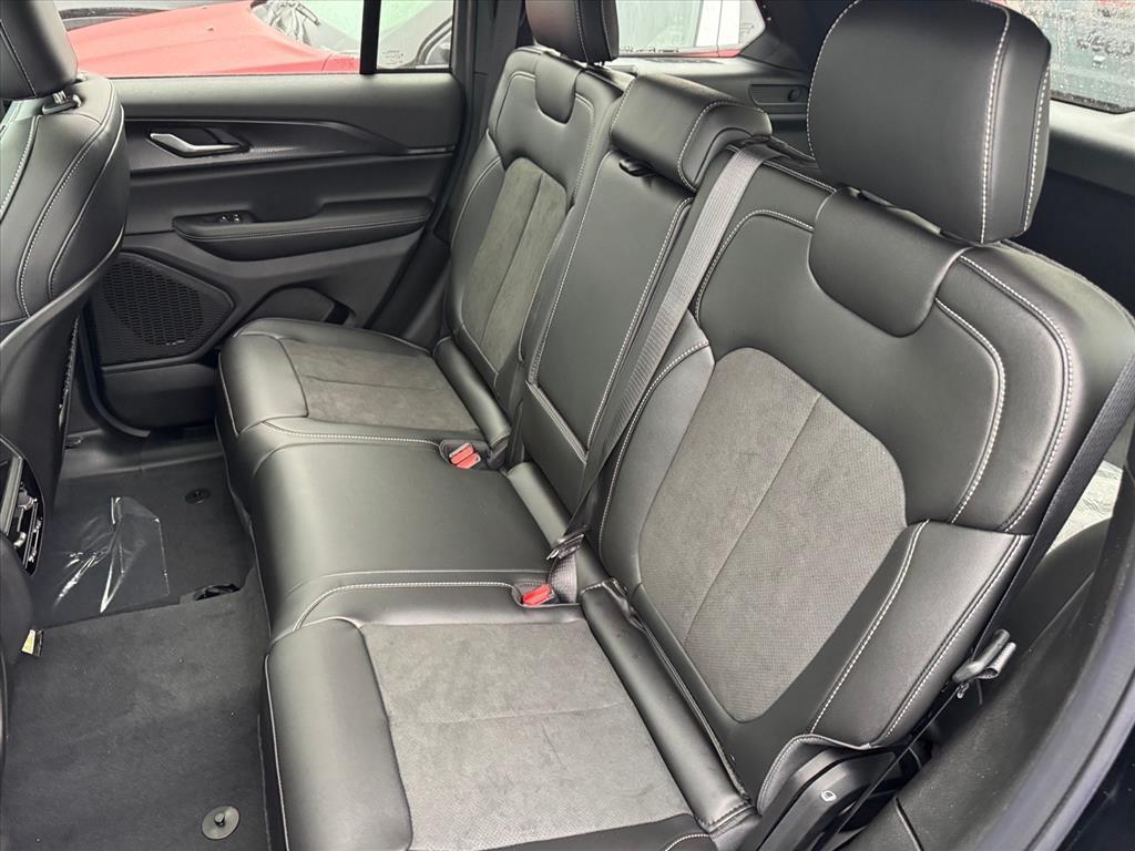 new 2025 Jeep Grand Cherokee car, priced at $44,180