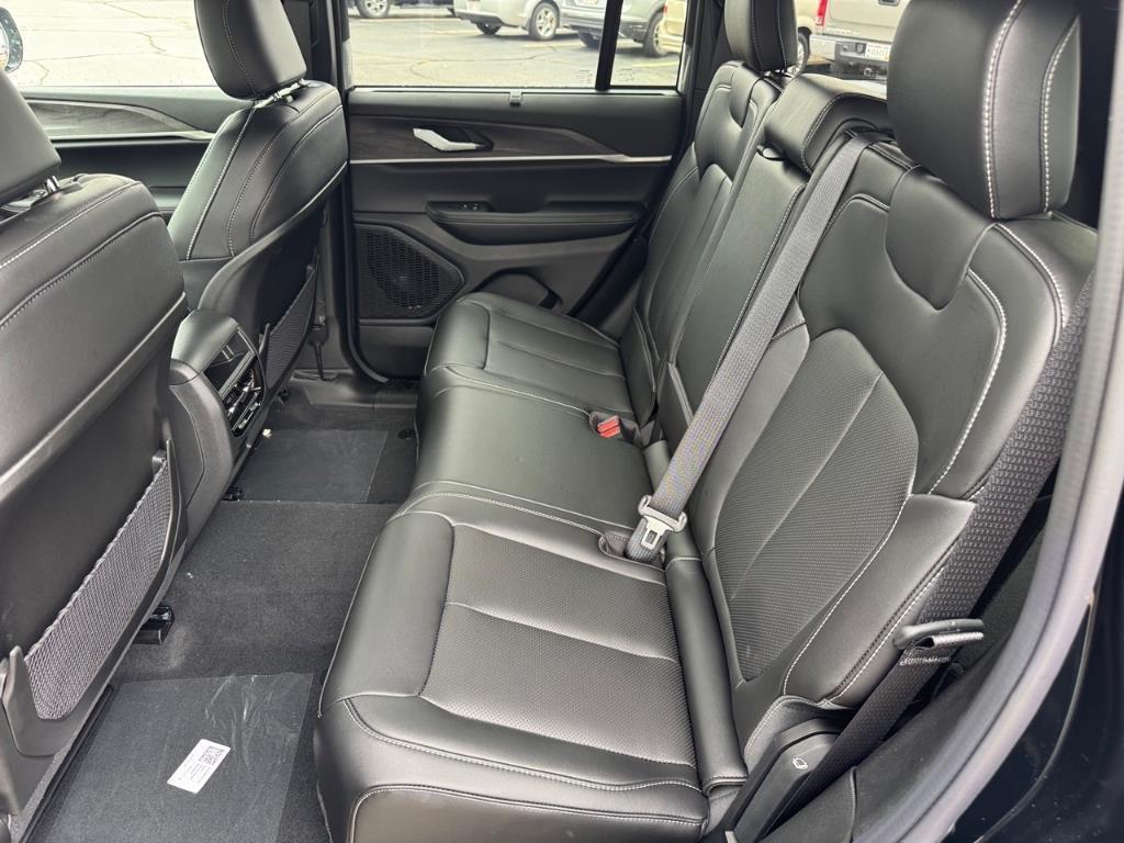 new 2025 Jeep Grand Cherokee car, priced at $45,234