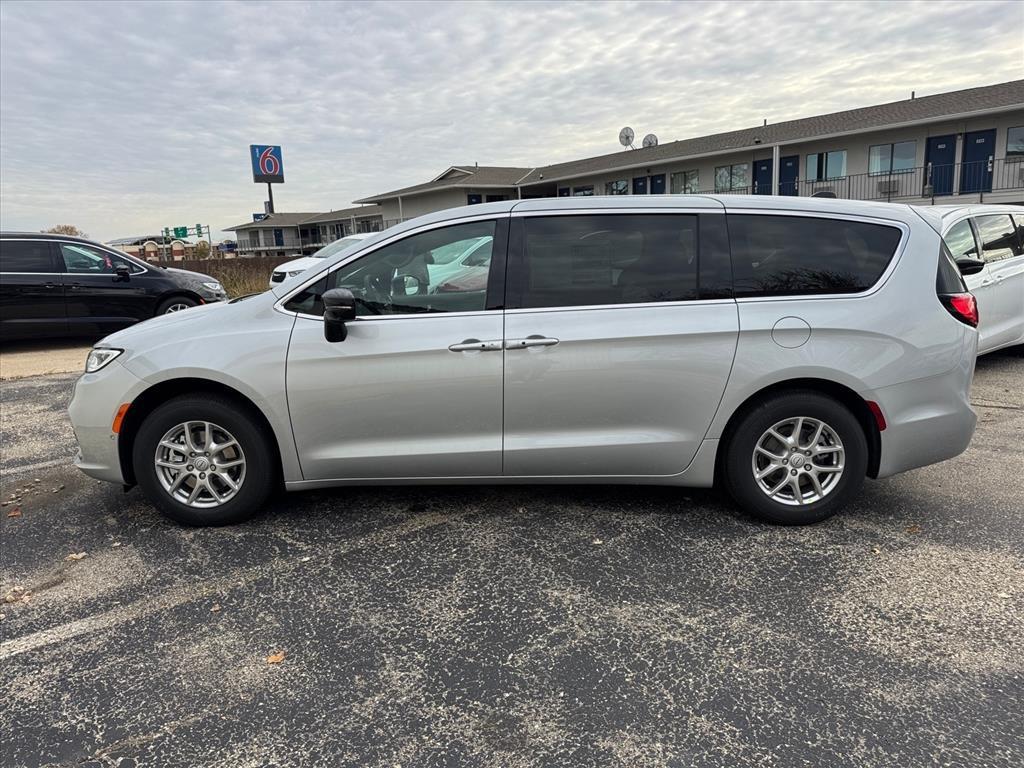 new 2026 Chrysler Pacifica car, priced at $40,849