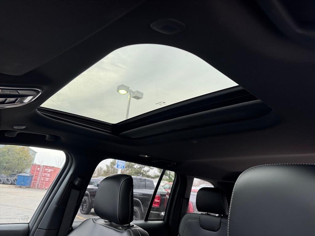 new 2025 Jeep Grand Cherokee car, priced at $44,180