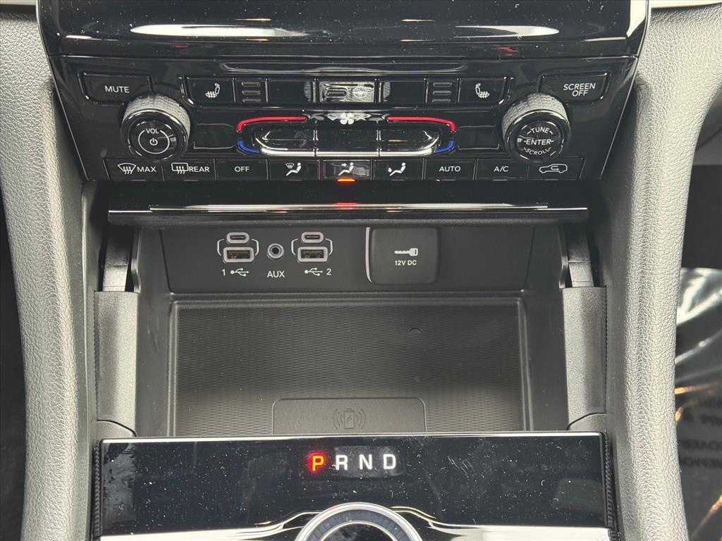 new 2025 Jeep Grand Cherokee car, priced at $44,180