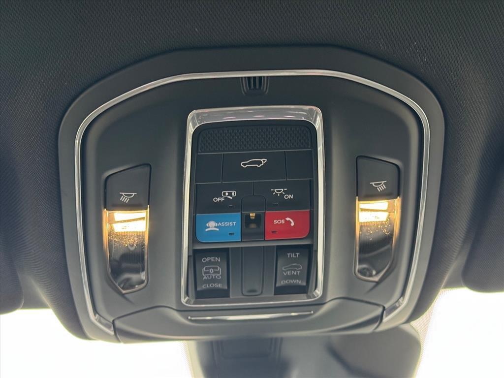 new 2025 Jeep Grand Cherokee car, priced at $44,180