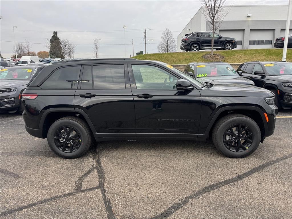 new 2025 Jeep Grand Cherokee car, priced at $44,180