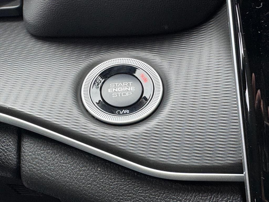 new 2025 Jeep Grand Cherokee car, priced at $44,180