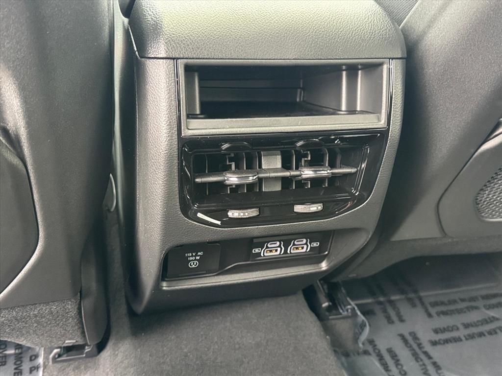 new 2025 Jeep Grand Cherokee car, priced at $44,180