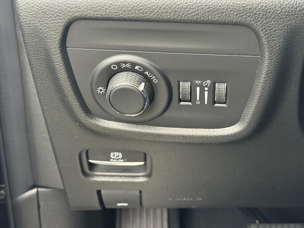 new 2025 Jeep Grand Cherokee car, priced at $44,180