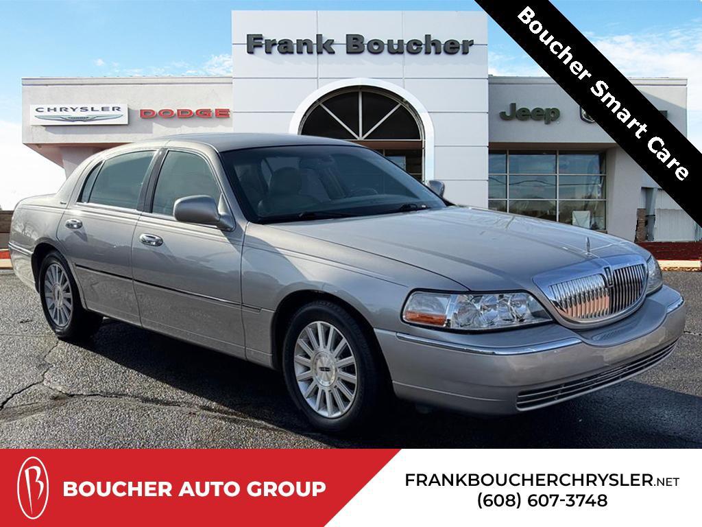 used 2004 Lincoln Town Car car, priced at $8,966