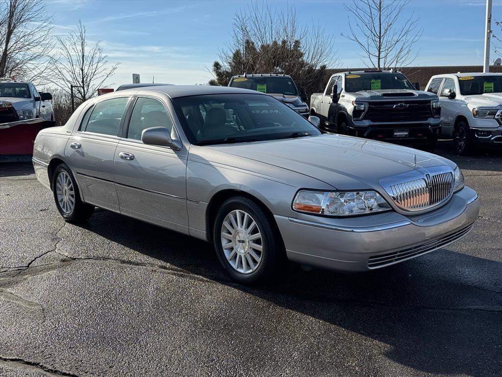 used 2004 Lincoln Town Car car, priced at $8,995