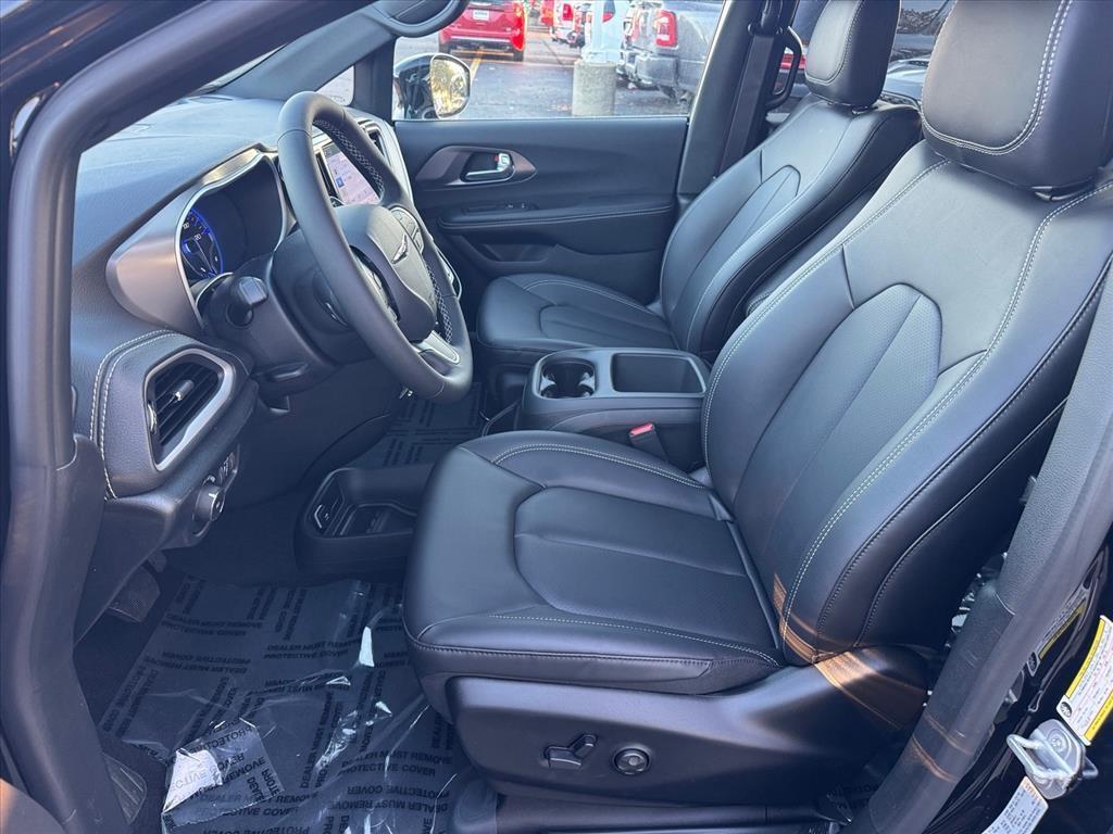 new 2026 Chrysler Pacifica car, priced at $39,783