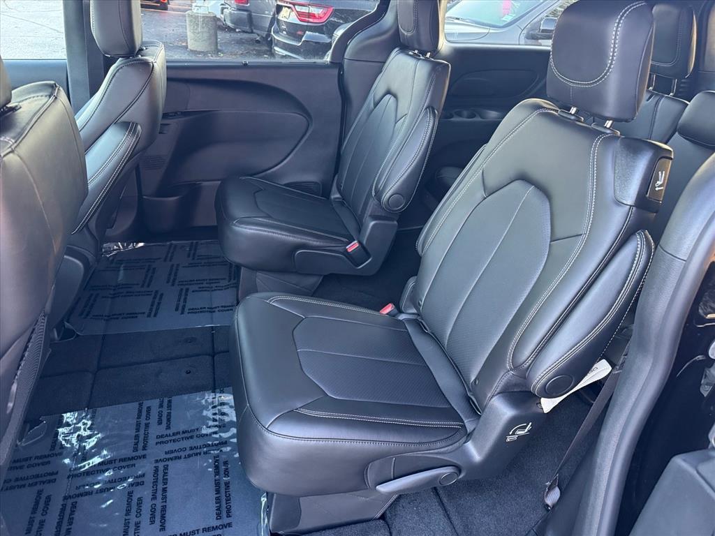 new 2026 Chrysler Pacifica car, priced at $39,783